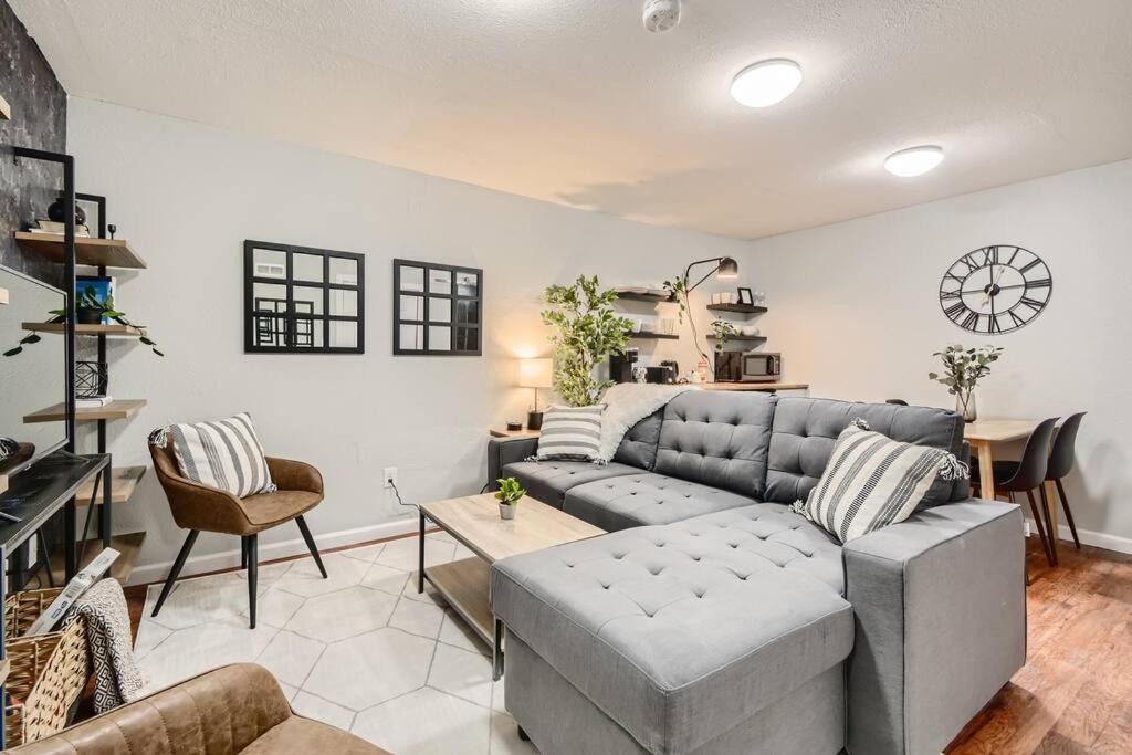 Adorable 2-Bedroom Modern Basement Denveri nemzetközi repülőtér Kültér fotó