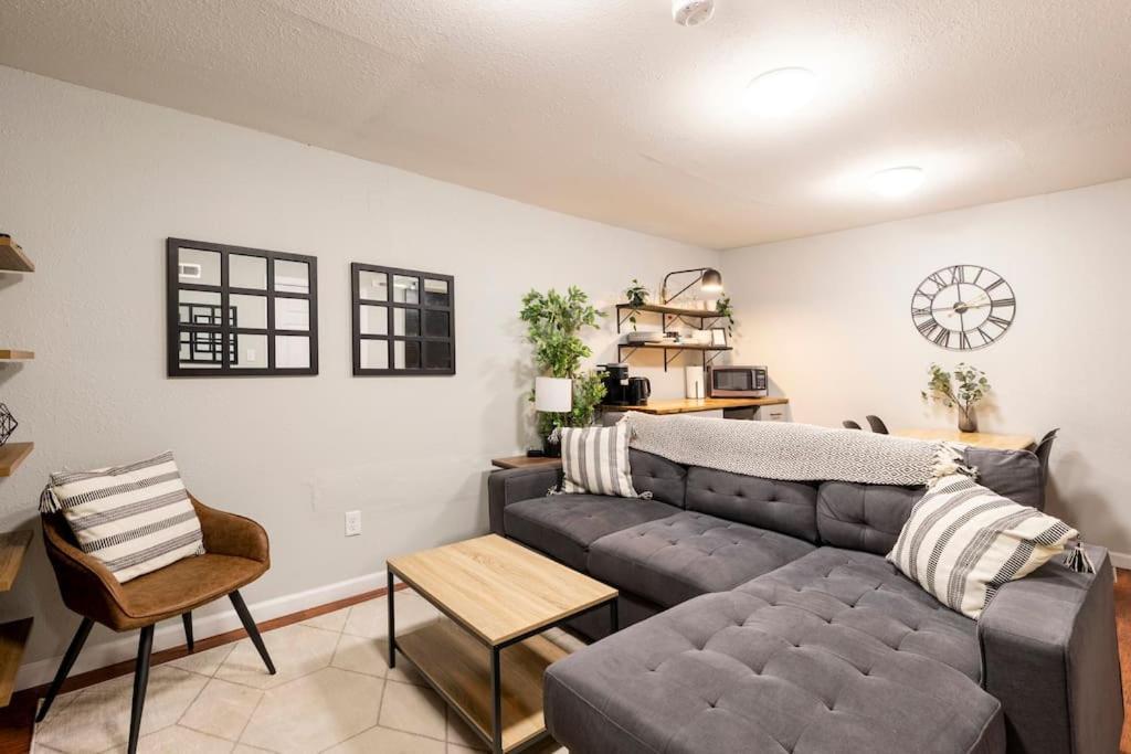 Adorable 2-Bedroom Modern Basement Denveri nemzetközi repülőtér Kültér fotó