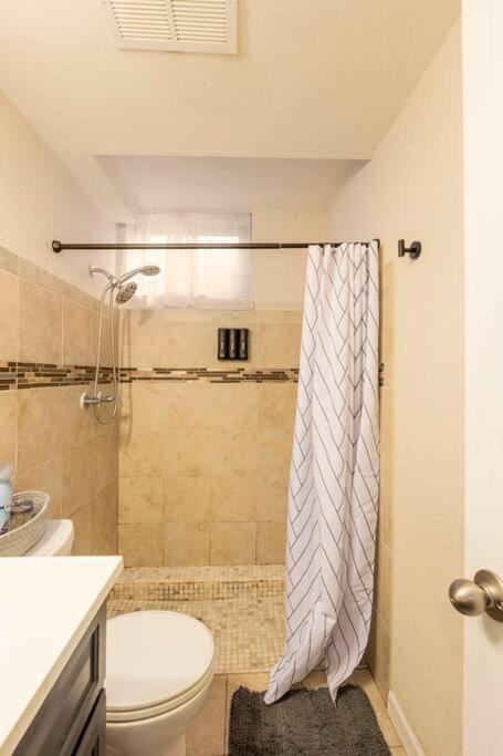 Adorable 2-Bedroom Modern Basement Denveri nemzetközi repülőtér Kültér fotó