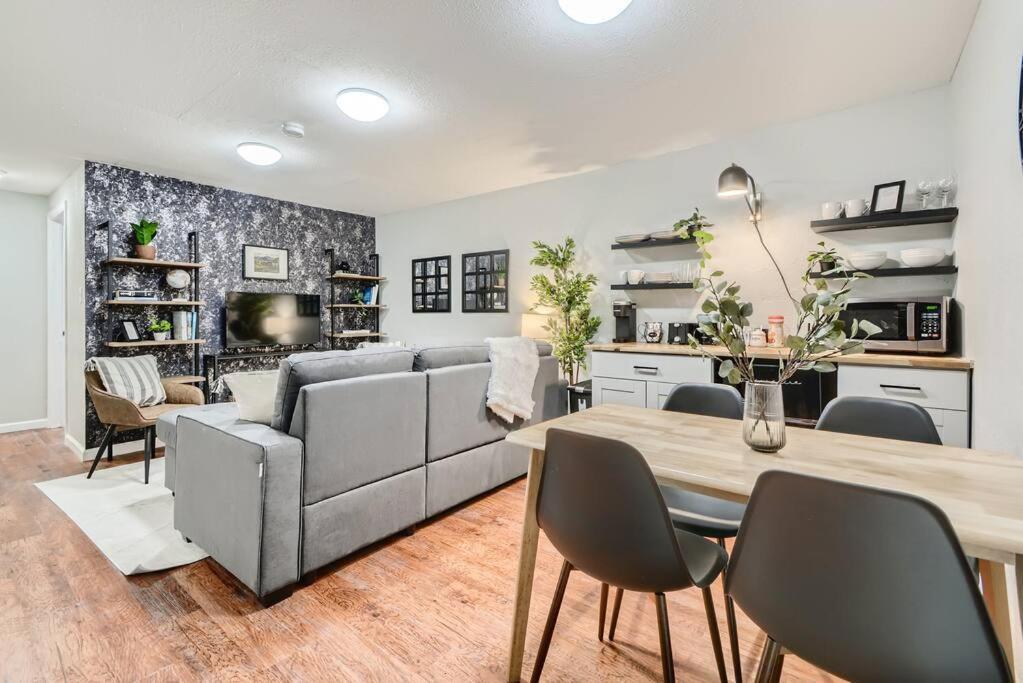 Adorable 2-Bedroom Modern Basement Denveri nemzetközi repülőtér Kültér fotó