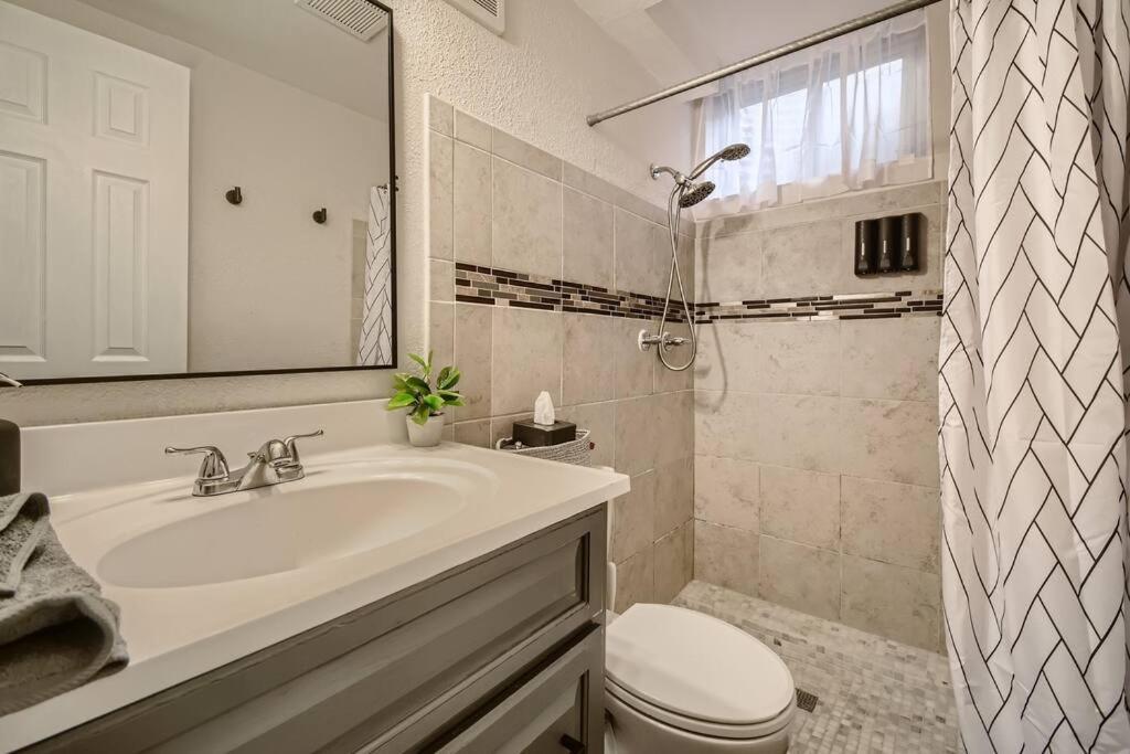 Adorable 2-Bedroom Modern Basement Denveri nemzetközi repülőtér Kültér fotó