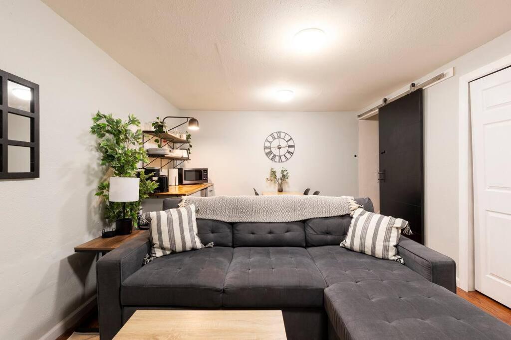 Adorable 2-Bedroom Modern Basement Denveri nemzetközi repülőtér Kültér fotó