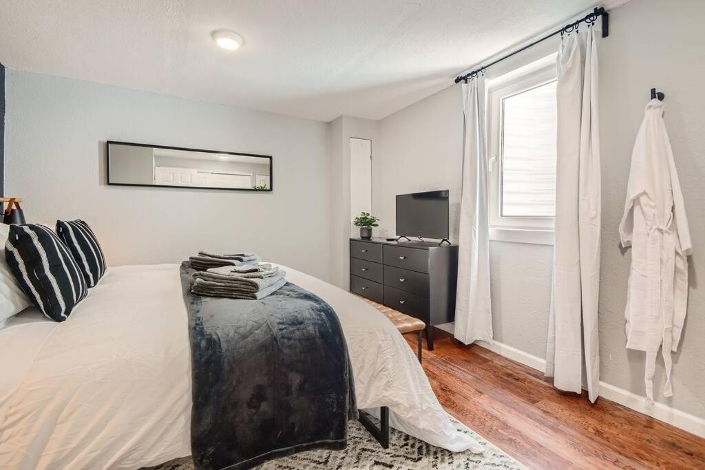 Adorable 2-Bedroom Modern Basement Denveri nemzetközi repülőtér Kültér fotó