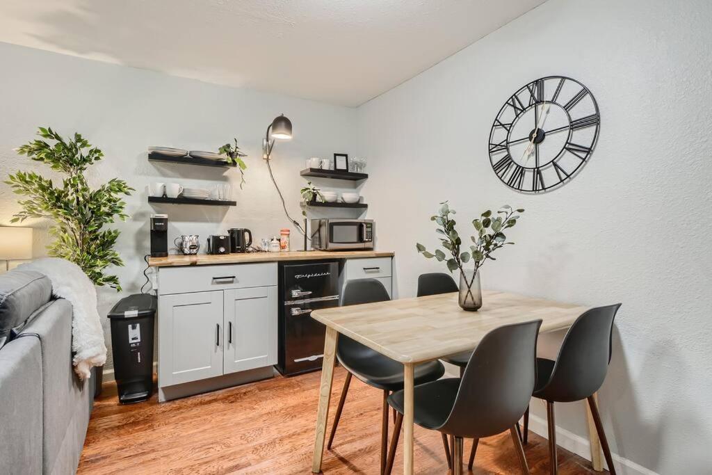 Adorable 2-Bedroom Modern Basement Denveri nemzetközi repülőtér Kültér fotó