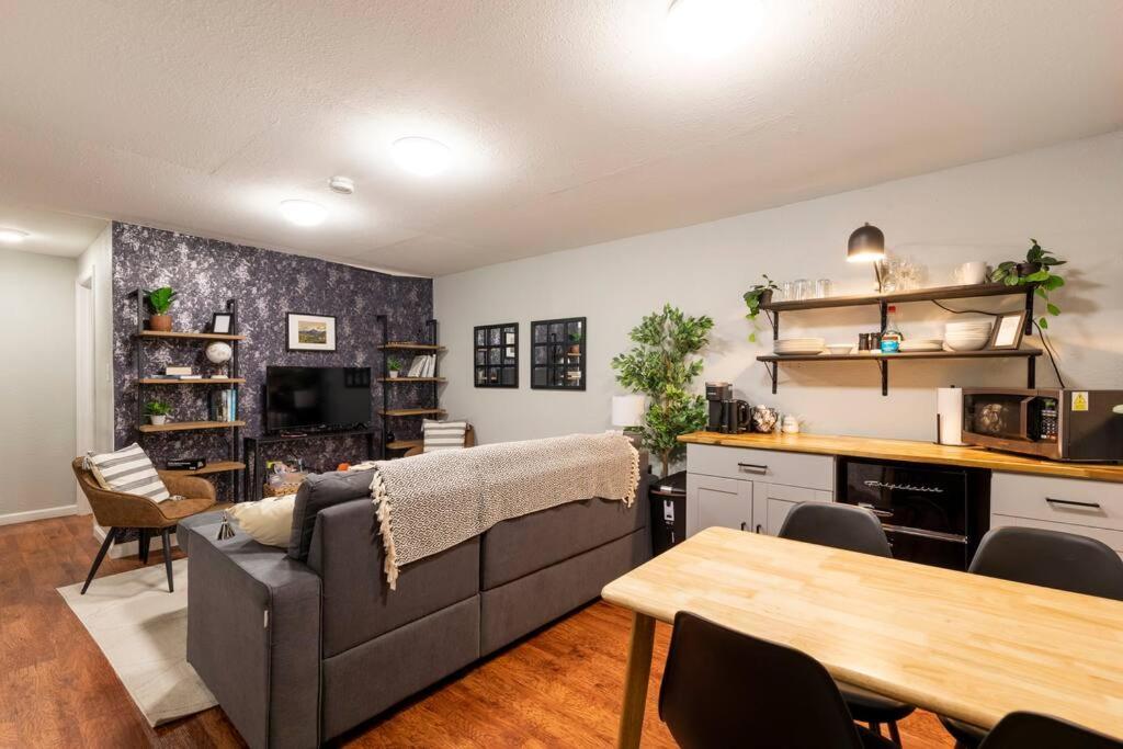 Adorable 2-Bedroom Modern Basement Denveri nemzetközi repülőtér Kültér fotó
